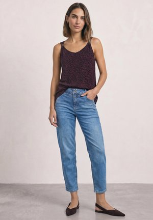 Street One, TOP MIT V-NECK UND DEKODETAIL - Débardeur - rustic rouge