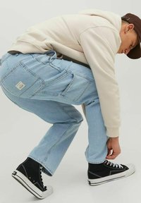 Thumbnail Image 4