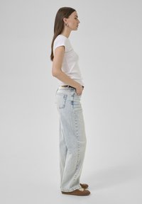 My Essential Wardrobe 35 THE LOUIS 139  HIGH WIDE Y - Traperice ravnih nogavica - light blue dirty wash