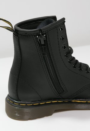 Dr. Martens Botines JR BLACK SOFTY T — photo 4