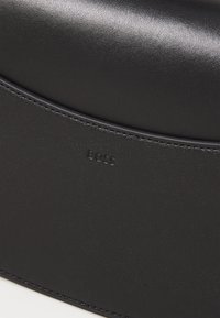 Thumbnail Image 4