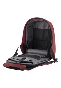 Zaino in tessuto rosso con interno grigio. Presenta un compartimento imbottito per laptop, tasche in rete, spallacci regolabili e chiusura con zip.
