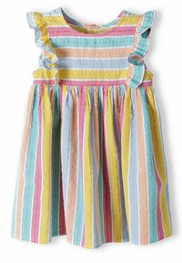 Randig sommarklänning i pastellfärger (blå, rosa, gul, grön) med volangdetaljer vid axlarna och en plisserad kjol. I bomullsmaterial.