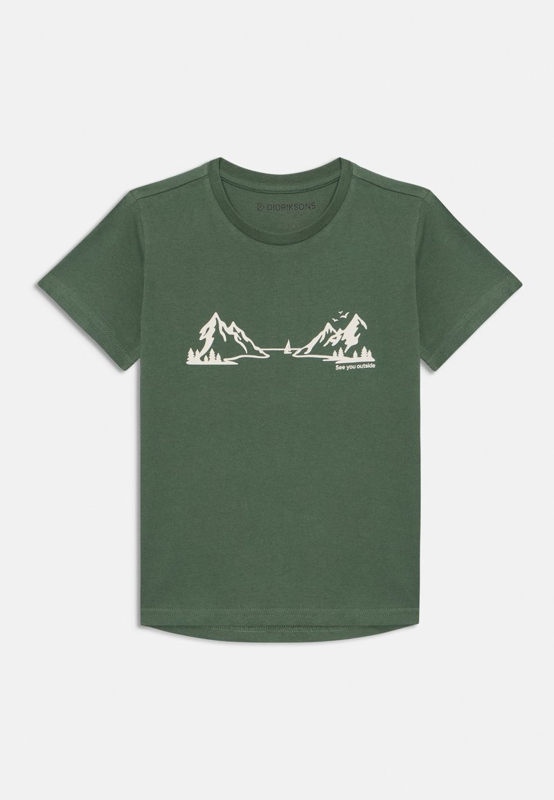 Green cotton t-shirt featuring a mountain and lake graphic in cream, short sleeves, round neck, with a curved hemline.