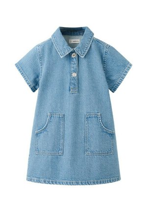 Robe courte en denim bleu clair à manches courtes, avec col, deux poches plaquées à l'avant et une patte de boutonnage avec deux boutons blancs.