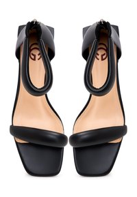 Paire de sandales noires à bout ouvert avec talons carrés et brides de cheville rembourrées, vues de haut sur fond blanc.