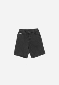 Shorts en denim noir avec une coupe décontractée, dotés d'une fermeture à bouton �à l'avant, d'un design à cinq poches et d'un petit logo blanc sur la poche gauche.