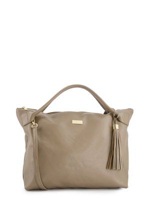 Taupe skórzana torebka o teksturowanej powierzchni, z złotymi akcentami metalowymi, odpinanym paskiem na ramię oraz detalem w postaci frędzla po boku.