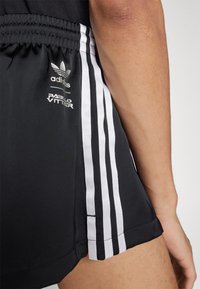 adidas Originals PRIDE TREFOIL - Tréningruha alsók - black