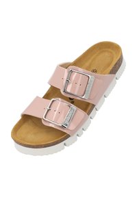 Infradito con due fibbie, caratterizzate da fasce sintetiche lucide di colore rosa, accessori in argento, una soletta in sughero e una suola in gomma bianca con una presa testurizzata.