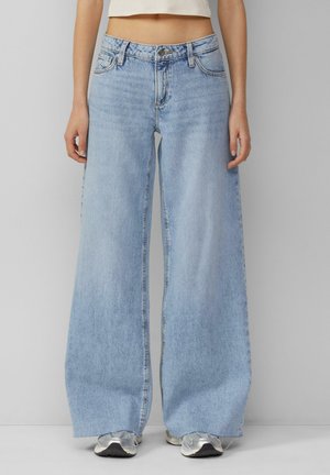 Light blue wide-leg jeans made of denim, featuring a high waist, front pockets, metal button closure, and subtle fading.