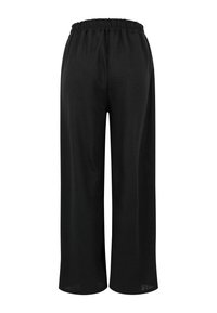 Pantalon noir à jambes larges avec taille élastique, tissu lisse et coupe ample et décontractée.
