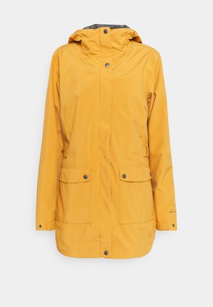 Chaqueta impermeable amarilla con capucha, cierres de botones a presión, dos bolsillos frontales con solapa y puños ajustables en las muñecas.