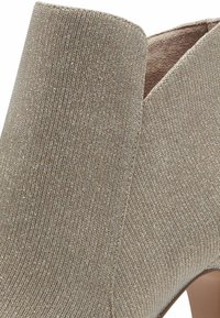 Tamaris Botki na platformie