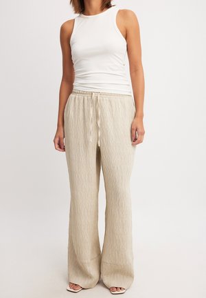 NA-KD STRUCTURED ELASTIC - Stoffhose - champagne