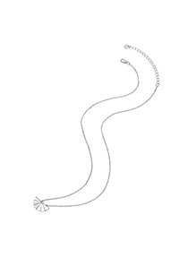 Sølv kædedesign med en fan-formet vedhæng med skrå sektioner, poleret finish og en krabbe-lås til lukning.