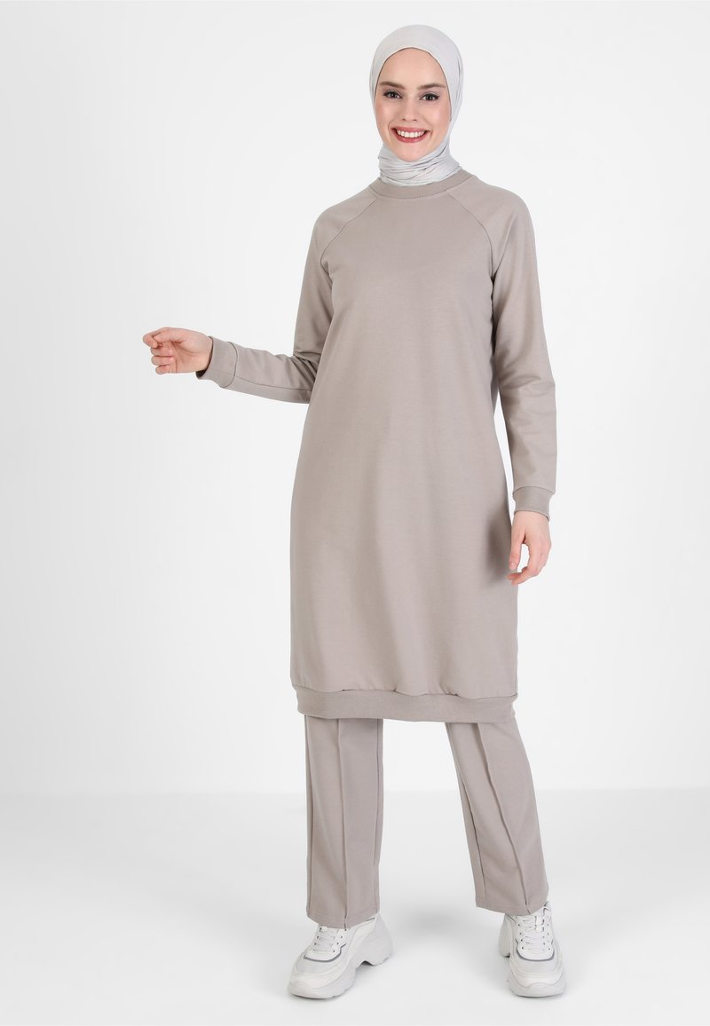 Modanisa SET - Tracksuit - nude - Zalando