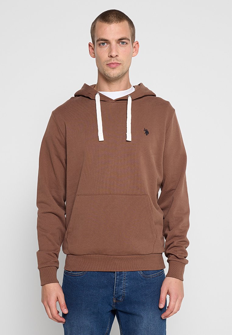 Sudadera de mezcla de algodón marrón con un bolsillo frontal, cordones blancos y un pequeño logo bordado en el pecho. Corte clásico y dobladillo acanalado.