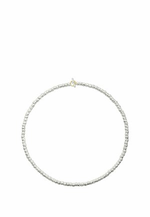 Silberne Perlenkette mit rundem Toggle-Verschluss in Gold- und Silbertönen auf weißem Hintergrund.