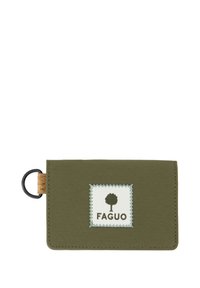 Grünes Stoffportemonnaie mit einer Korkschlaufe und einem schwarzen Ring, auf der Vorderseite mit einem weißen Patch mit einem Baum-Logo und dem Text "FAGUO" in der Mitte.
