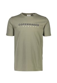 Oliivinvihreä lyhythihainen T-paita, joka on valmistettu puuvillasta ja jossa on tummanharmaalla painettu teksti "COPENHAGEN LINDBERGH" rinnan kohdalla. Pyöreä pääntie, normaali malli.