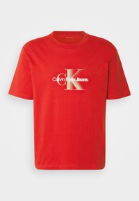 MONOLOGO SHIFT TEE - Nyomott mintás póló - deep magma