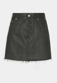 Svart denim mini kjol med en urtvättad textur, fransade kanter och framfickor. Har metallknäppning och bälteöglor.