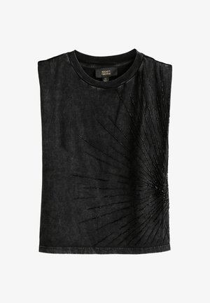 Schwarzes T-Shirt mit kurzen Ärmeln, rundem Halsausschnitt und einem dezenten strahlenden Perlendekor auf der rechten Seite nahe der Taille.