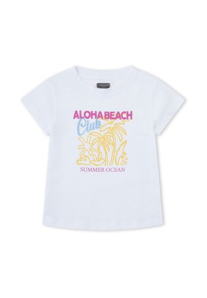 Camiseta blanca para niños con texto "ALOHA BEACH Club SUMMER OCEAN" e ilustraciones de palmera amarilla y flores tropicales en el frente.
