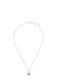 Collana d'argento con una catena delicata, caratterizzata da un pendente a farfalla decorato con cristalli blu. Chiusura semplice e lunghezza regolabile.