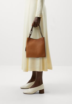 Furla NUVOLA S BUCKET BAG - Handtas - brown