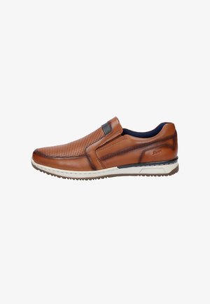 Mocassin en cuir marron avec un design texturé sur le devant, doublure bleu marine contrastante et semelle blanche avec un accent noir.