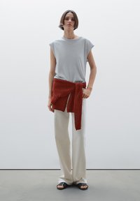 Massimo Dutti LLIGHTWEIGHT RIBBED - T-shirt basic - light blue
