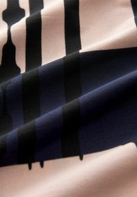 Next V-NECK CUFF - Blůza - navy blue geo print