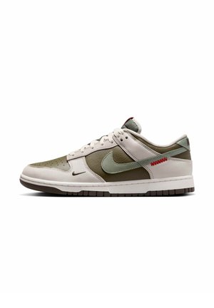 Nike Sportswear DUNK LOW RETRO - Sporty snøresko - medium olive sail ironstone jade horizon