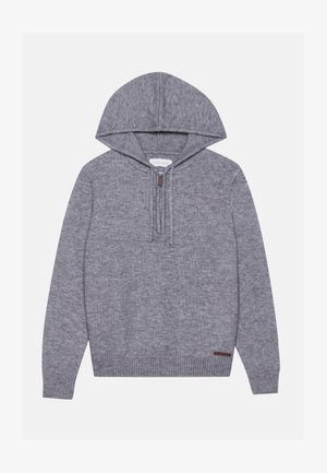 Sivá mikina s kapucňou so štruktúrovaným pleteným dizajnom, neťahacím výstrihom a rebrovaným spodkom a manžetami. Obsahuje malú značkovú visačku na dolnej ľavej časti.