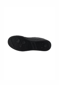 Semelle de chaussure en caoutchouc noir avec des motifs texturés, présentant des accents arrondis et un design de prise flexible pour une traction optimale.