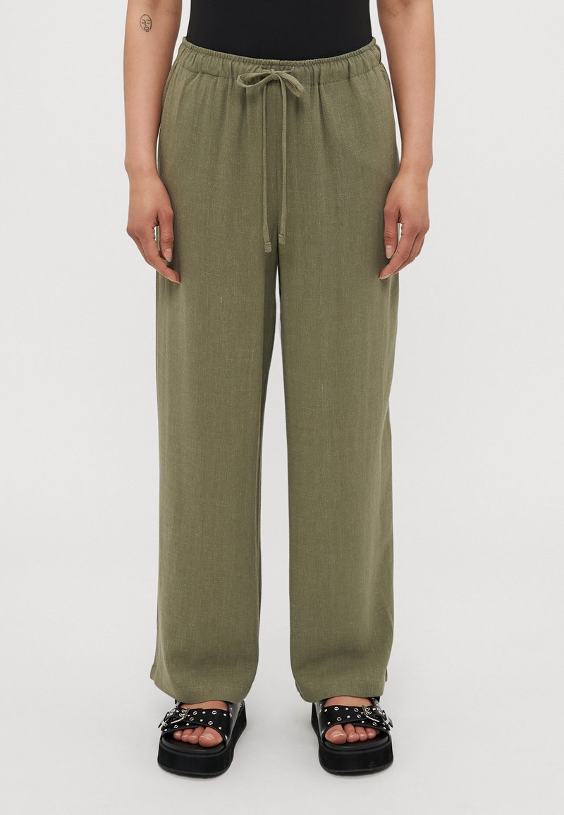 ONLY Petite ONLSIESTA PULL UP - Bukse - deep lichen green