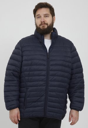 Marineblå dunjakke med quiltet design og højt krave, med en frontlynlås og sidelommer. Glat stof med en let følelse.