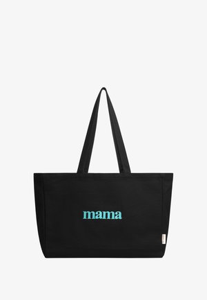 Sort lærredstaske med lange håndtag, med ordet "mama" i lysblå. Enkel design, rektangulær form og robust tekstur.