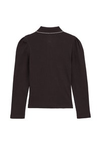 Top negru cu maneci lungi, cu un design ajustat, având un guler moale și maneci ușor bufante. Material texturat cu dantelă albă la margini.