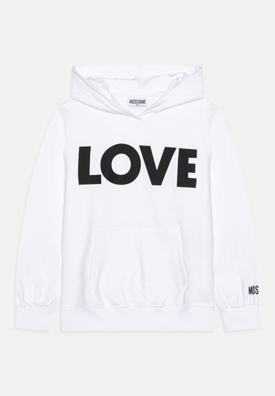 Hvit hettegenser med stor svart "LOVE"-trykk på fronten, frontlomme og strammende mansjetter. Logodetalj på ermet.