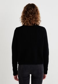 GAP CASHSOFT CREW CARDI - Kardiganas - black