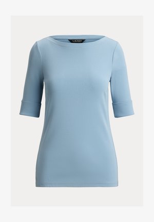 Hele sinine naiste pluus küünarnukipikkuste varrukatega, voltidega mansettide ja ümarate kaelustega.