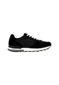 Zwarte sportieve schoenen van een combinatie van glad leer en suède, met witte veters, een witte middenzool en een gestructureerde rubberen zool.