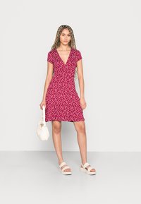 Anna Field Vestido de malha - dark red/white
