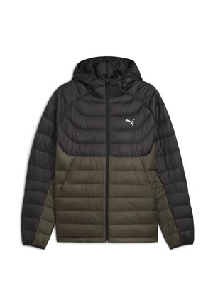 Gevoerde hooded puffer jacket met ritssluiting, zwarte bovenkant en mouwen, olijfgroene onderkant en wit Puma-logo op de borst.