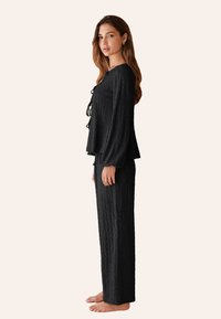 Cupshe SET - Pyžamová sada - black