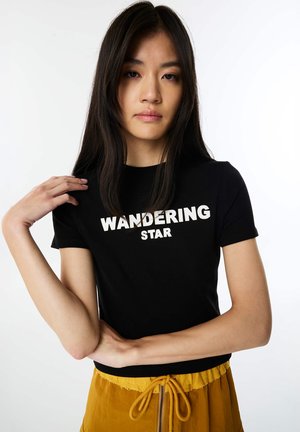 SLOGAN APPLIQUÉD SLIM FIT - T-shirt con stampa - black