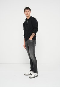 Jack & Jones JORBLEECKER BRANDING HIGH NECK  - Sweatshirt - black